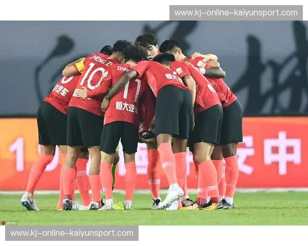 巅峰之火与时代的终章：恒大vs上港，那场关于中国足球“王座”的无声博弈